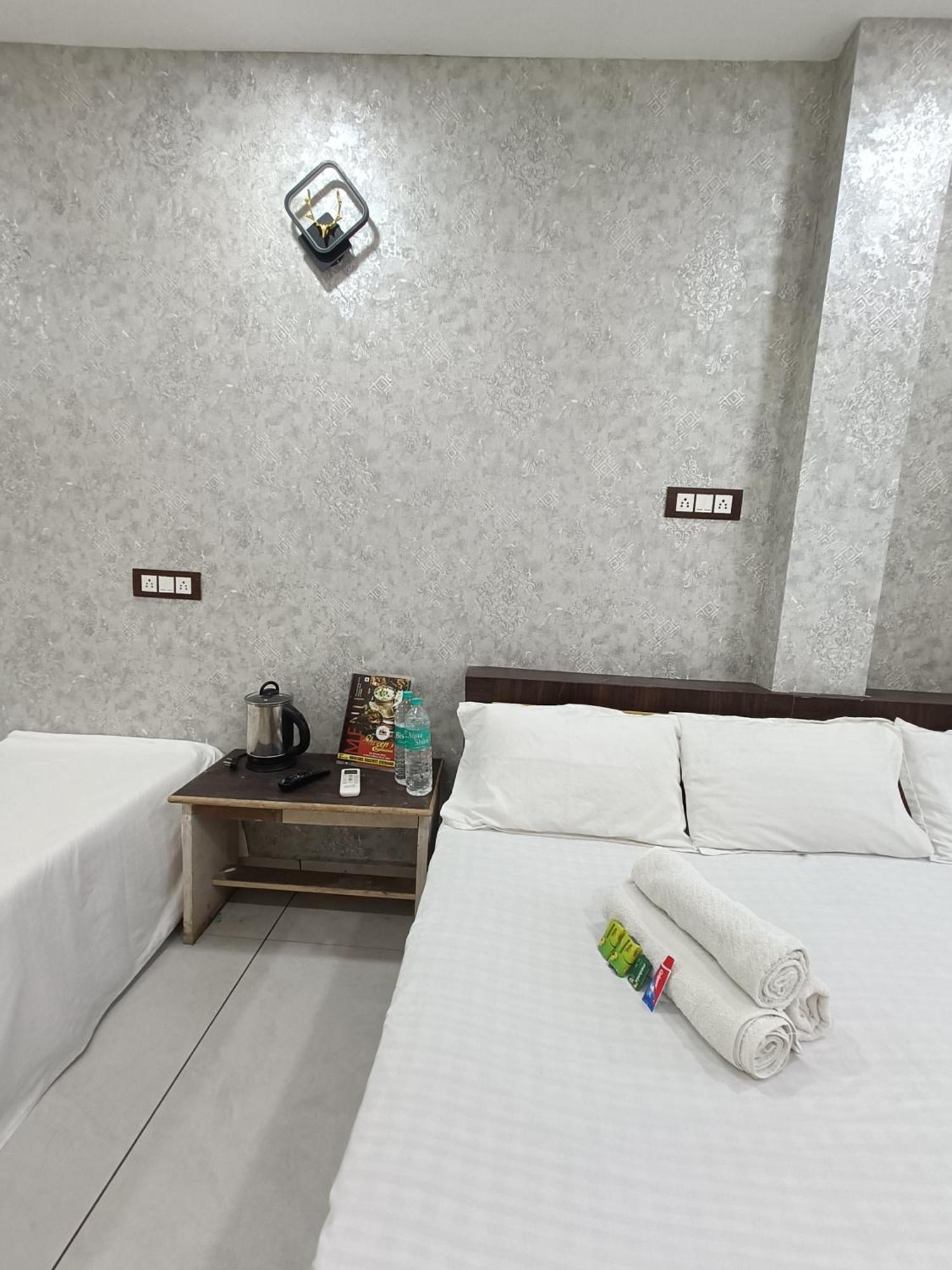 Ginger Hotels Ujjain Tower Kshipra Inn-Family Stay Airconditioned Hotel מראה חיצוני תמונה