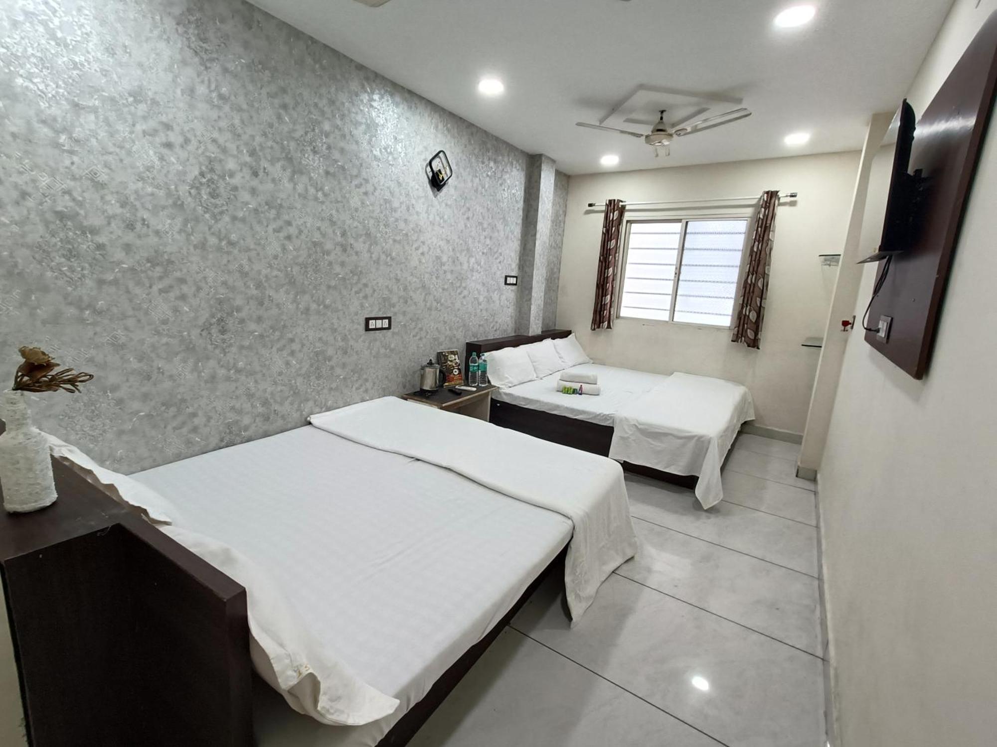 Ginger Hotels Ujjain Tower Kshipra Inn-Family Stay Airconditioned Hotel מראה חיצוני תמונה